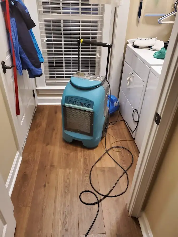 Commercial dehumidifier deployed for Crawl Space Restoration in Everett